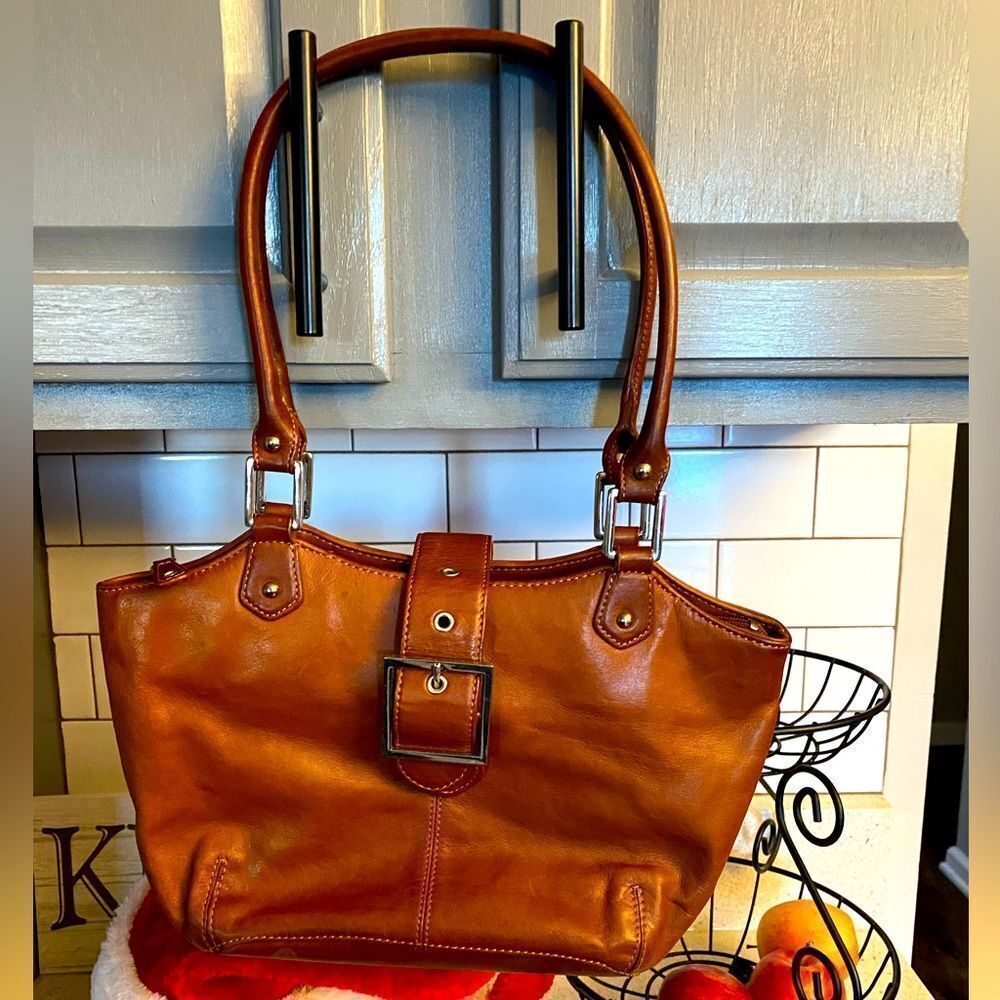 Women’s Tignanello shoulder bag/purse